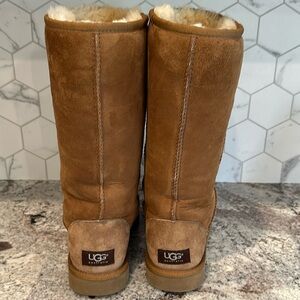 UGG Australia classic tall boot Tan size 7